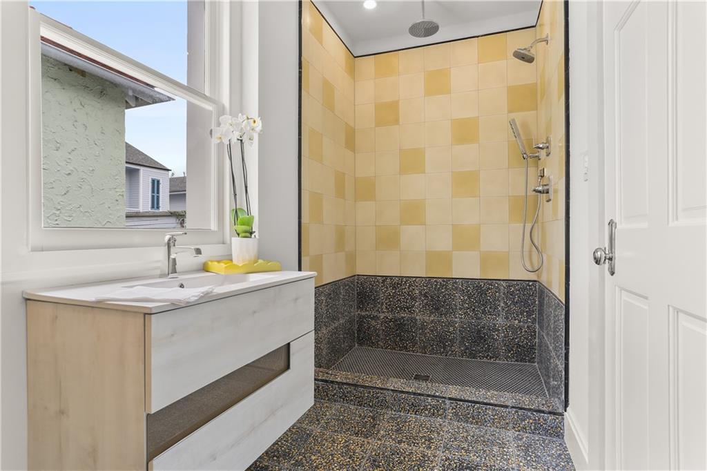 1729-Prytania-St-Terrazzo-03
